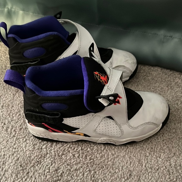 Boys Jordan’s - Picture 1 of 4